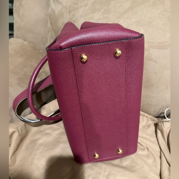 Burberry Grained Leather Medium Buckle Tote Burgundy - Picture 7 of 13